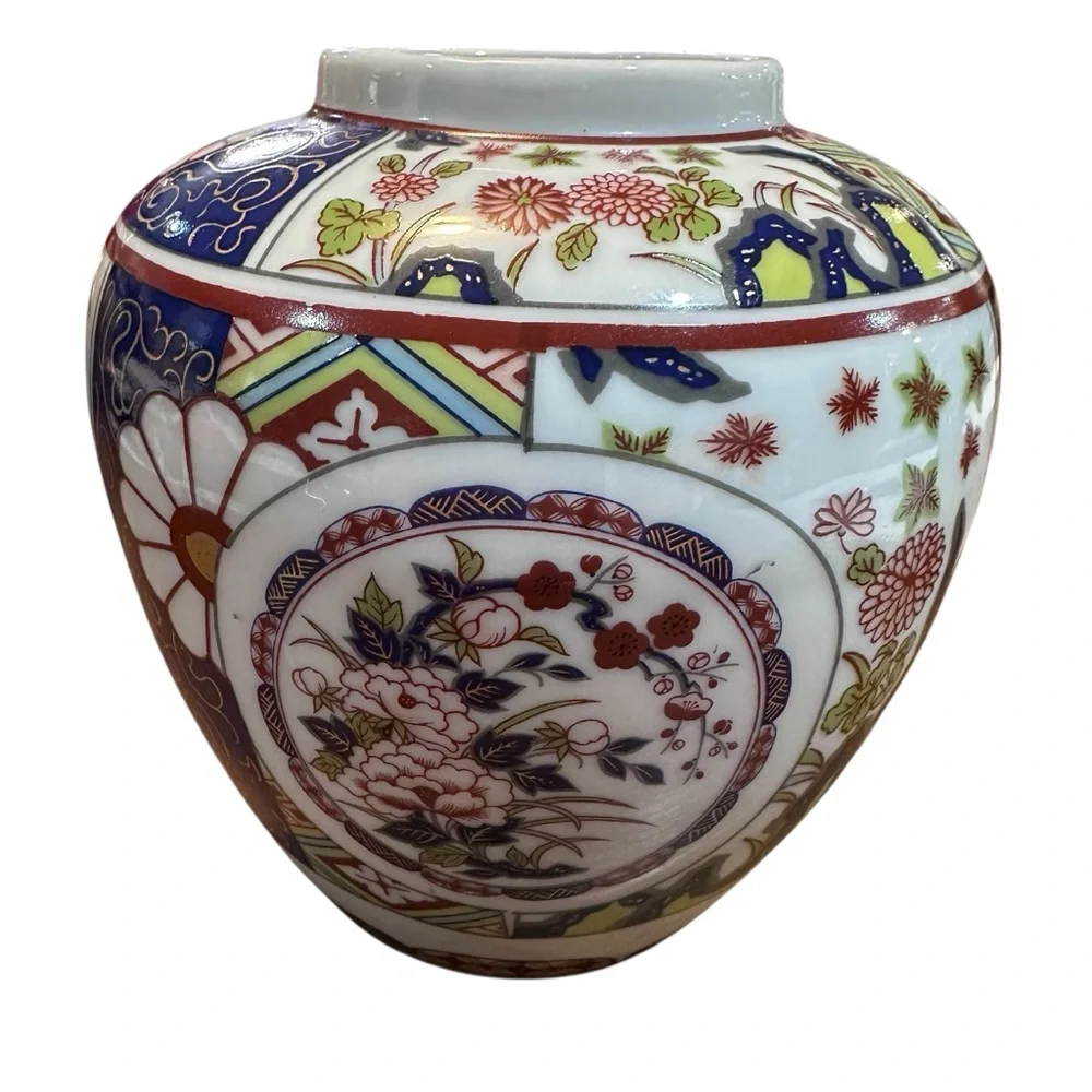 Vintage Imari Empress Vase Made in Japan 5.5” Porcelain decor‎ Floral designs